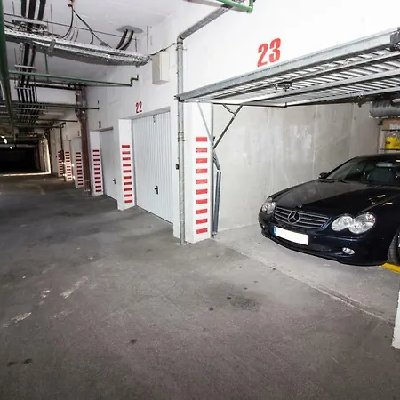 Ivantea With Garage In 스플리트